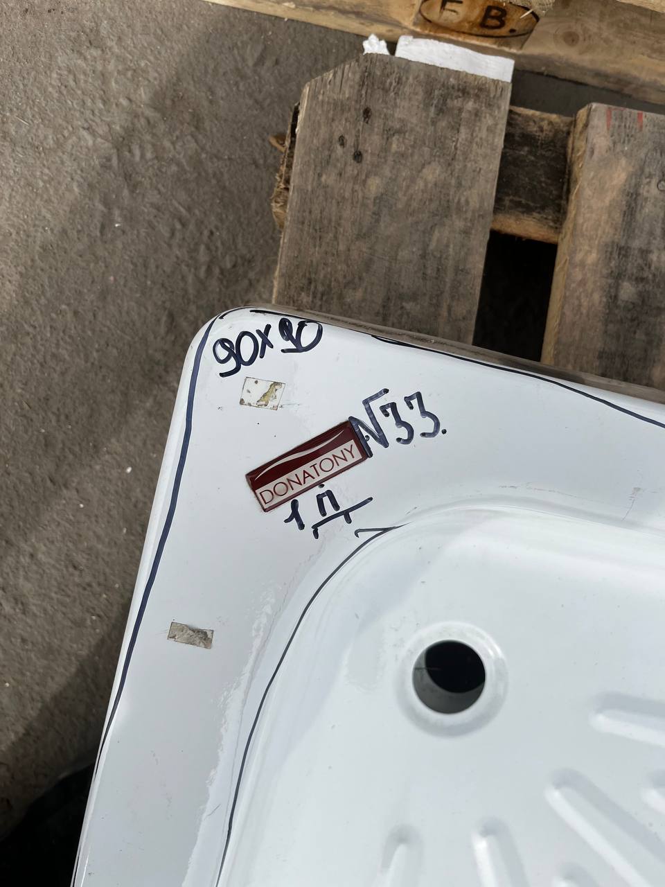 Поддон стальной "Donatony"    90* 90* 16 полукруглый  (С ДЕФЕКТОМ) - Изображение №1
