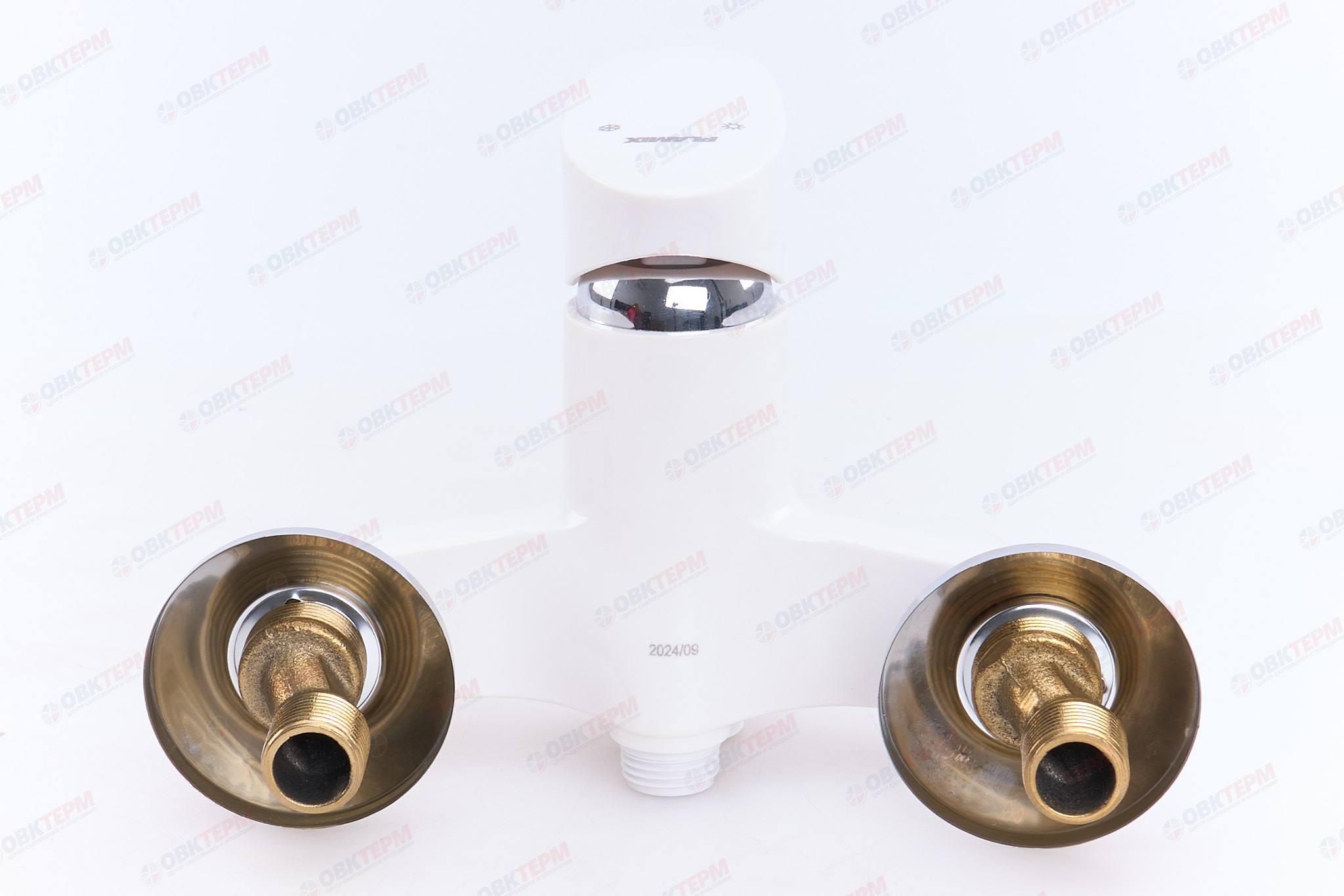 Смеситель д/ванны PLAMIX CEZAR-006 EURO SET White (со шлангом, лейкой и кронштейном) (20 шт/ящ) - Изображение №4