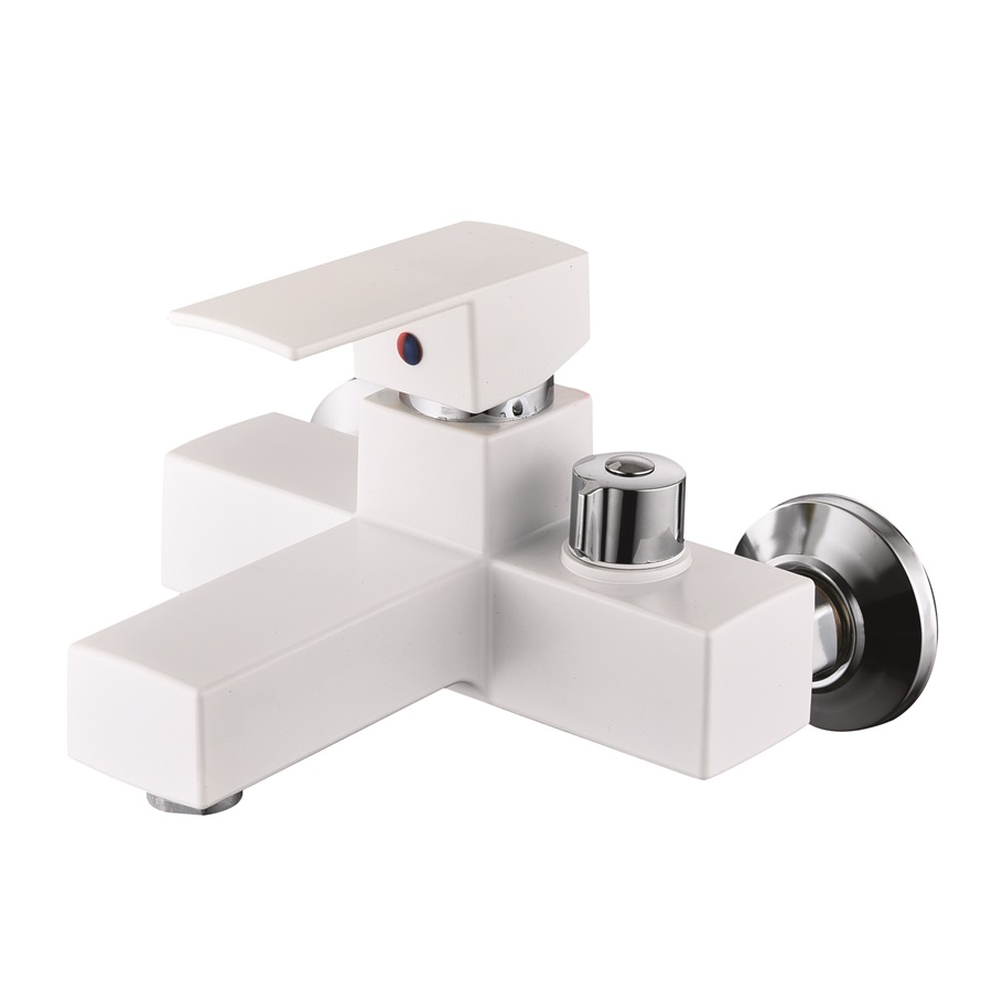 Смеситель д/ванны PLAMIX KUBUS-009 EURO SET White (со шлангом, лейкой и кронштейном) (20 шт/ящ) - Изображение №1