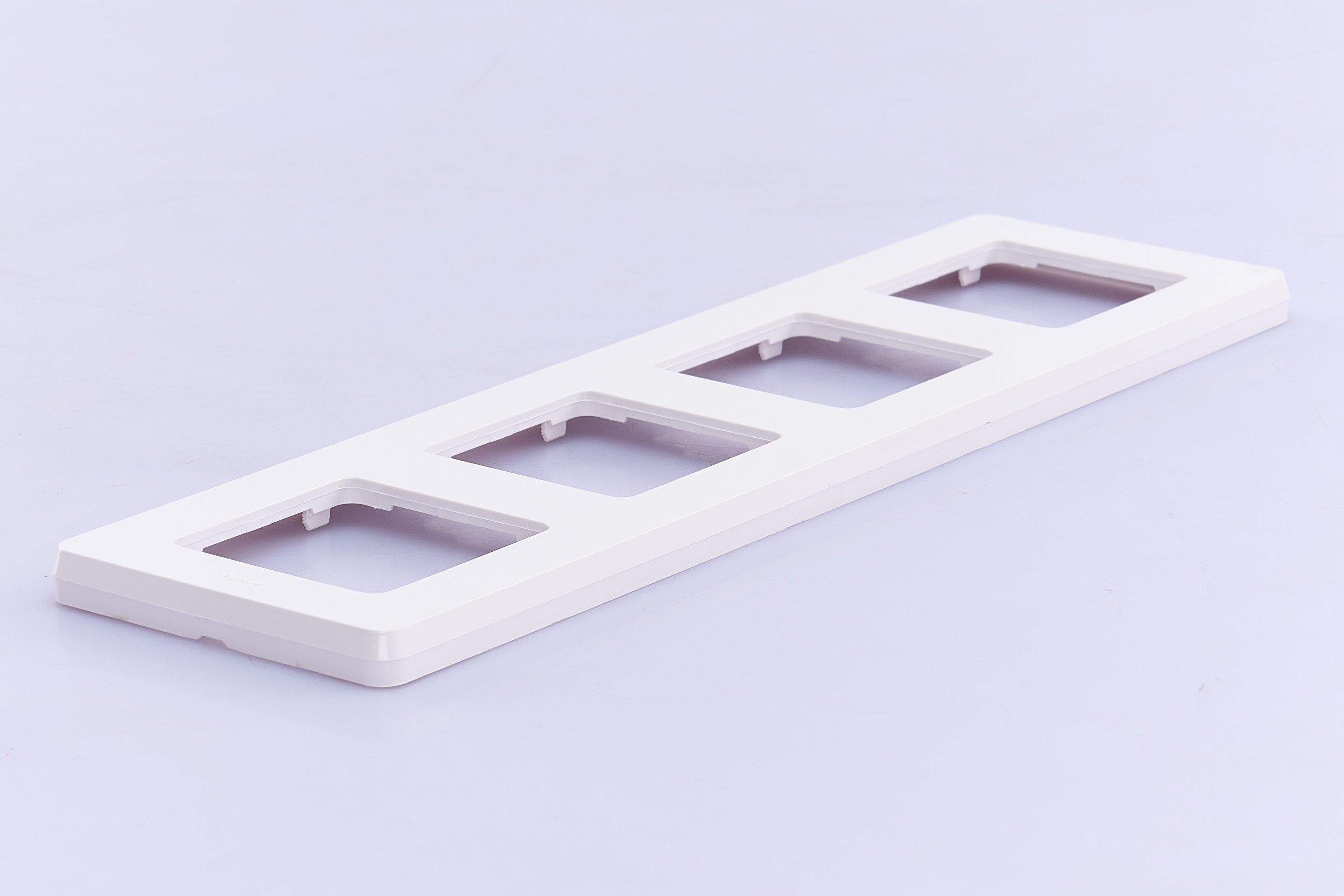 Рамка 4-м белая IEK Inspiria (Legrand) - Изображение №2