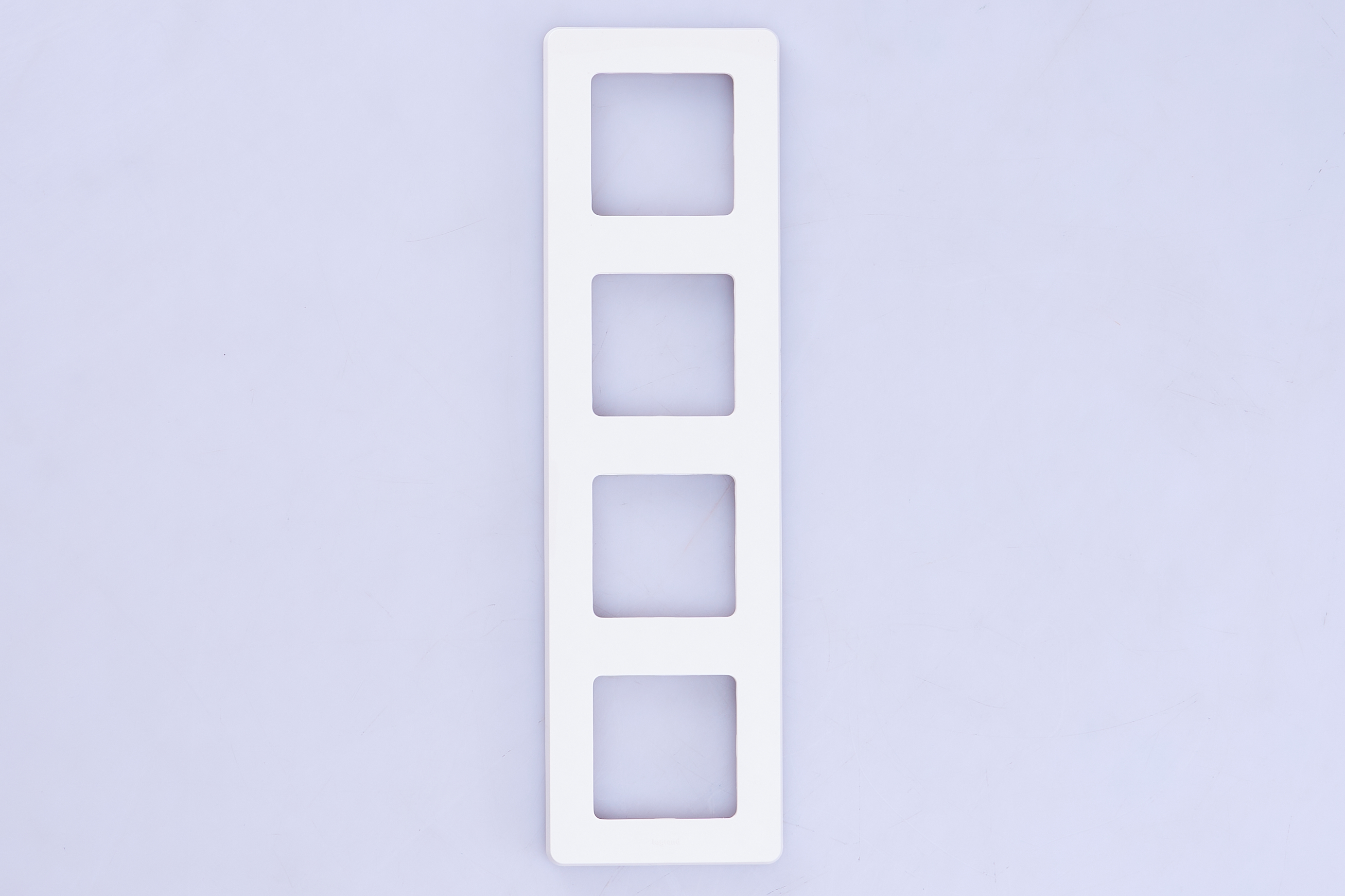 Рамка 4-м белая IEK Inspiria (Legrand) - Изображение №4