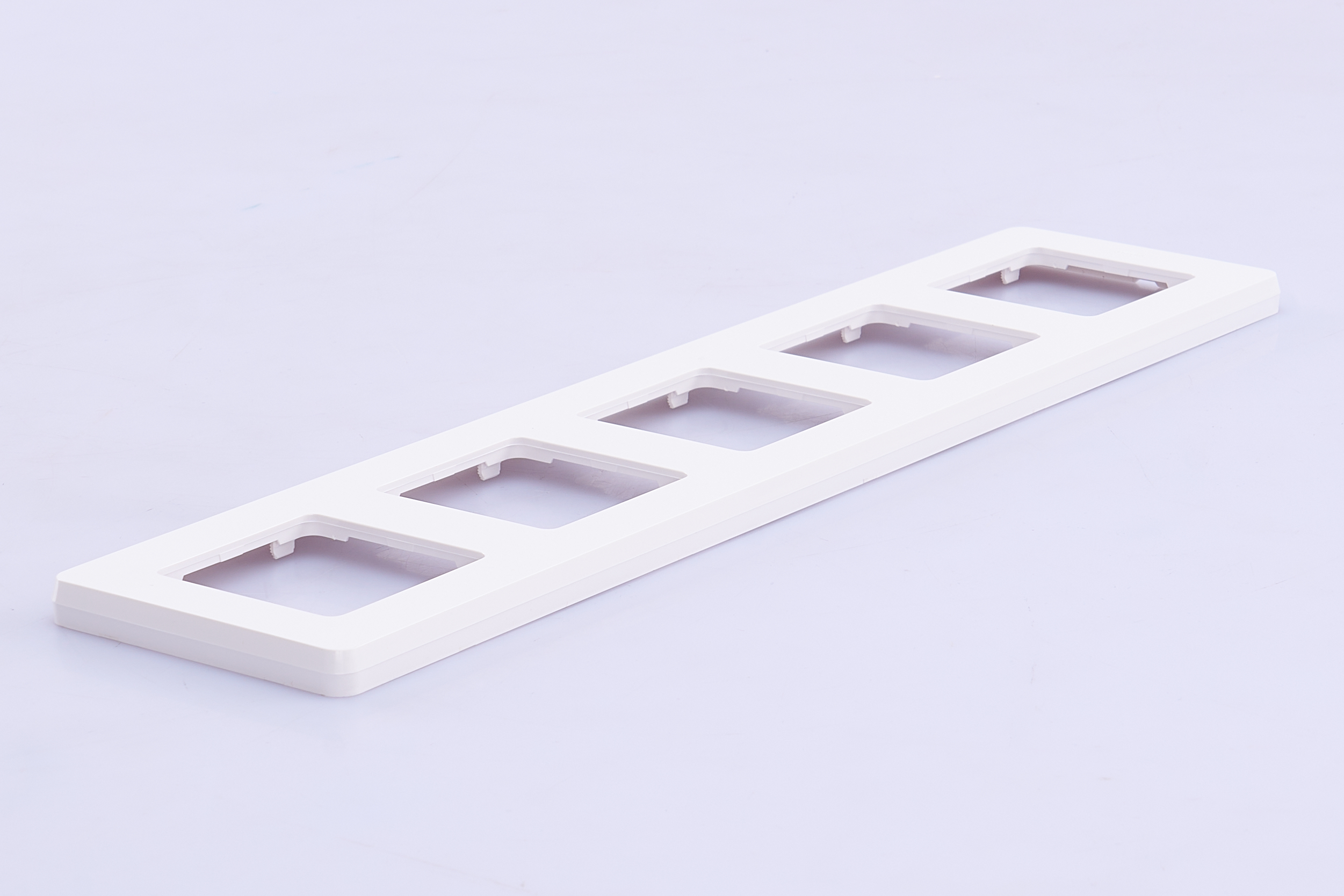 Рамка 5-м белая IEK Inspiria (Legrand) - Изображение №2