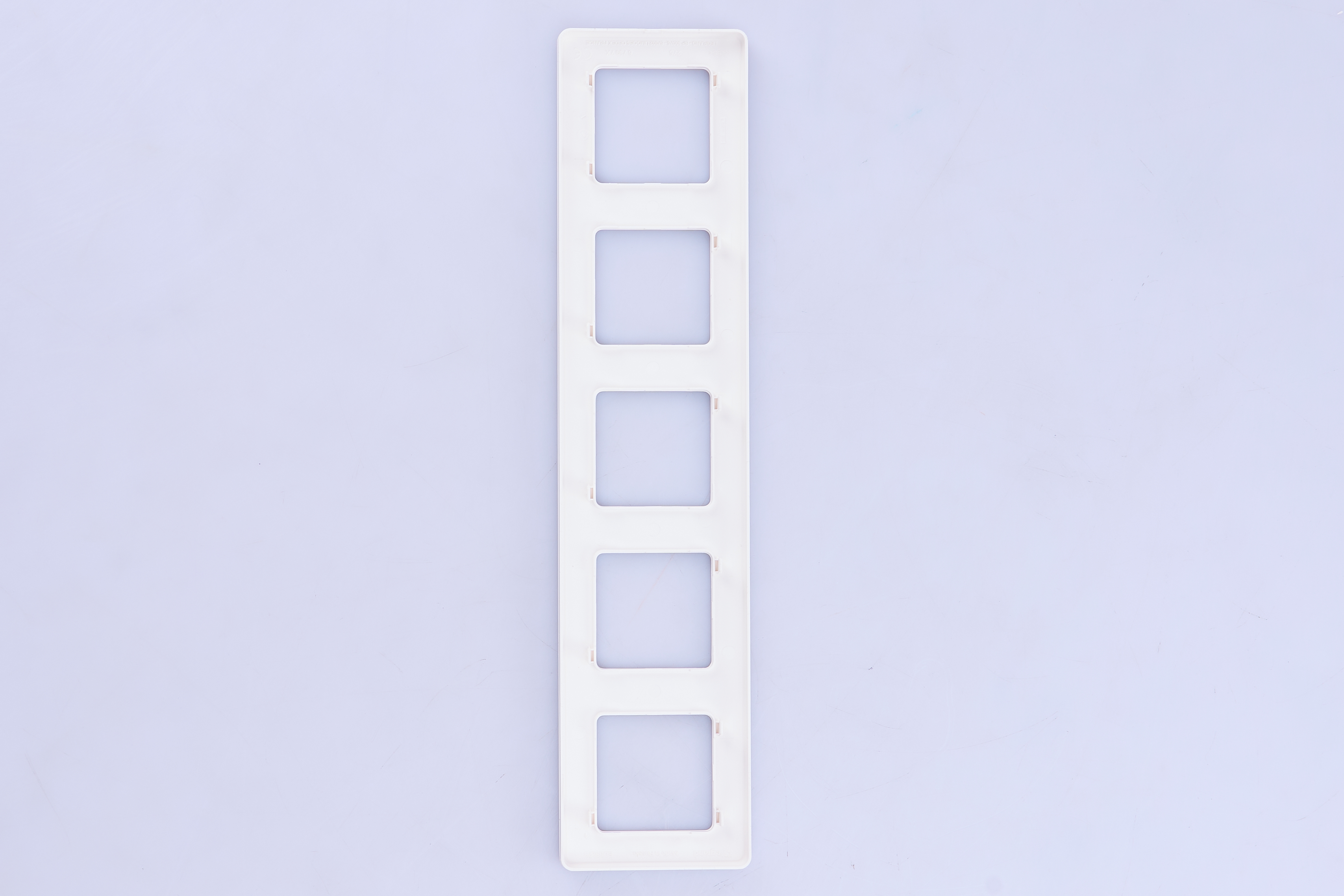 Рамка 5-м белая IEK Inspiria (Legrand) - Изображение №5