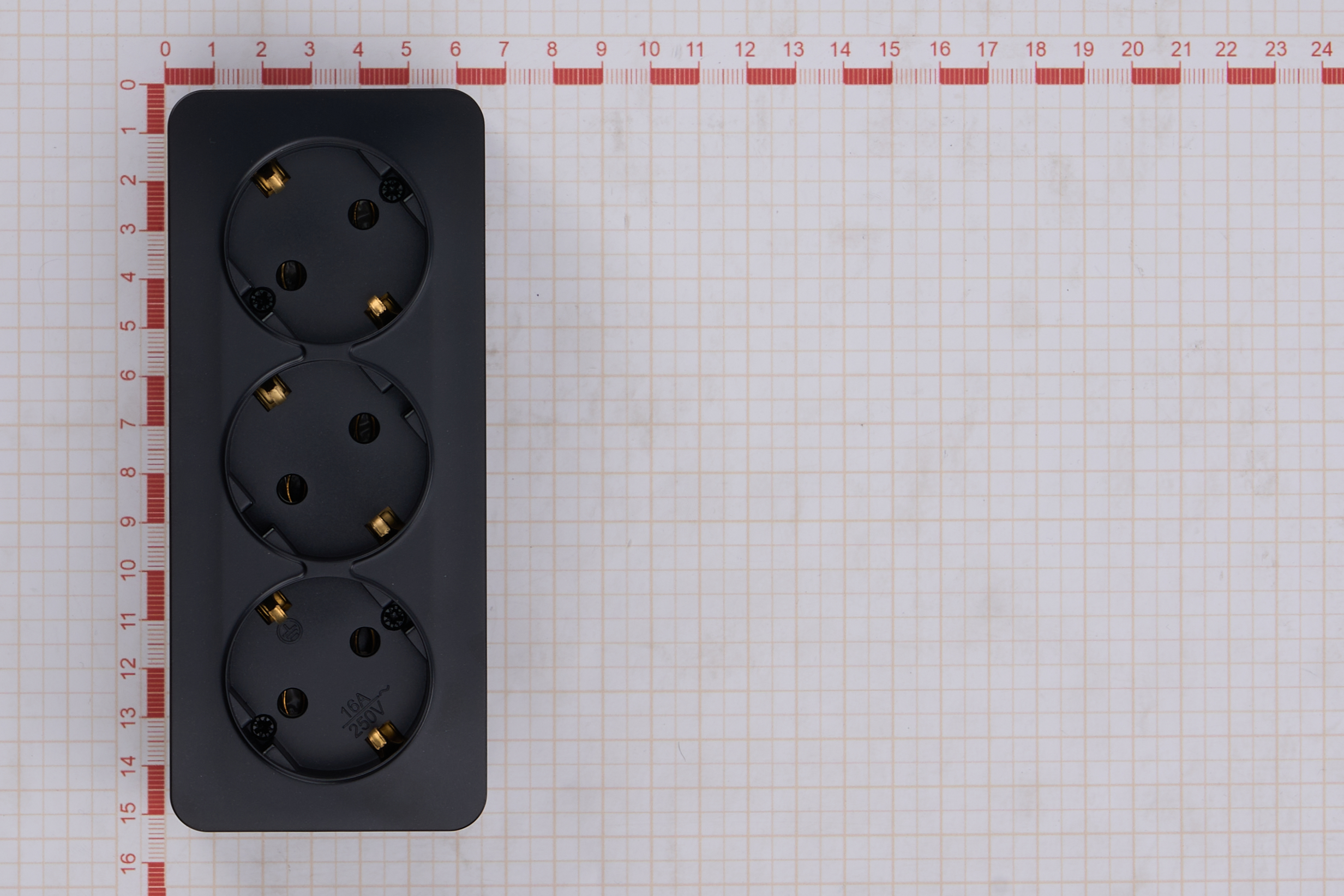 Розетка 3-местная с/з открытой установки, 250В, 16А, IP20, серия София, черный матовый, MST16-13-05 - Изображение №5