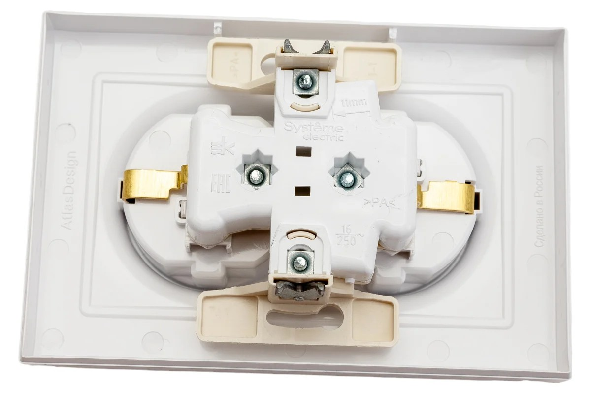 Розетка с/з шторками 16А двойная со в сборе Белый AtlasDesign Systeme Electric - Изображение №4