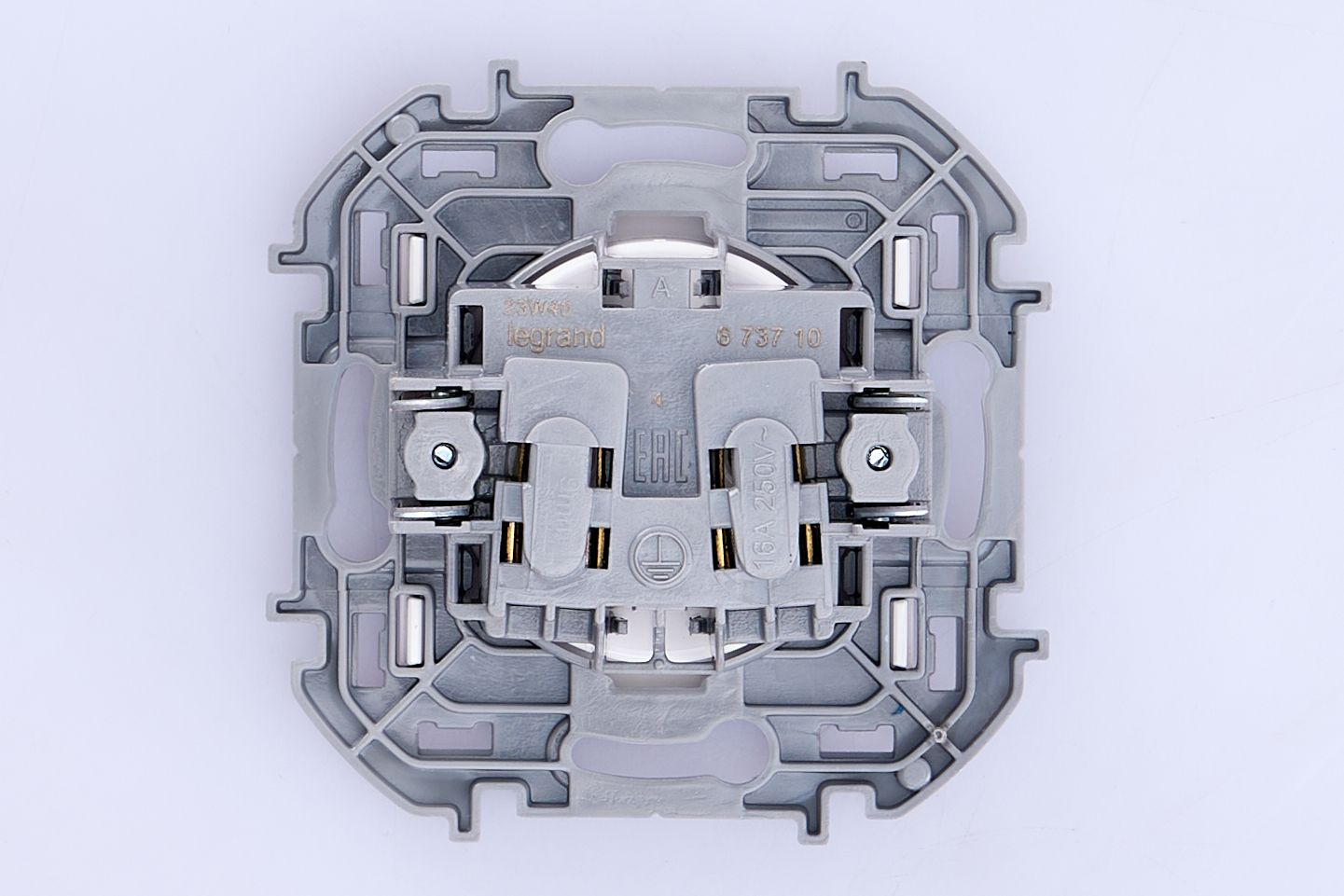 Розетка 1-м механизм б/з 16А IP20 250В 2P Белый IEK Inspiria (Legrand) - Изображение №5