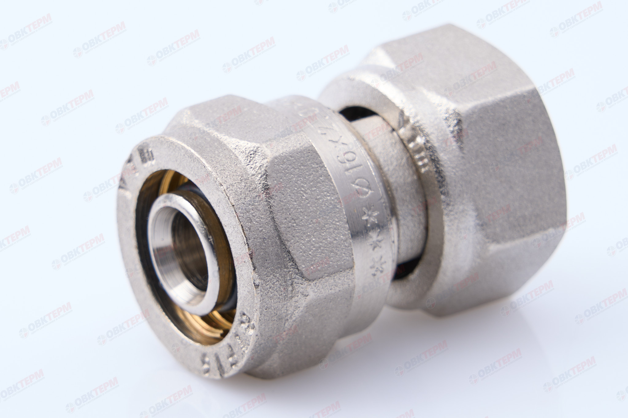 Соединитель обжимной с накидной гайкой Valtec 16*1/2      ( 10уп/180ящ) - Изображение №1
