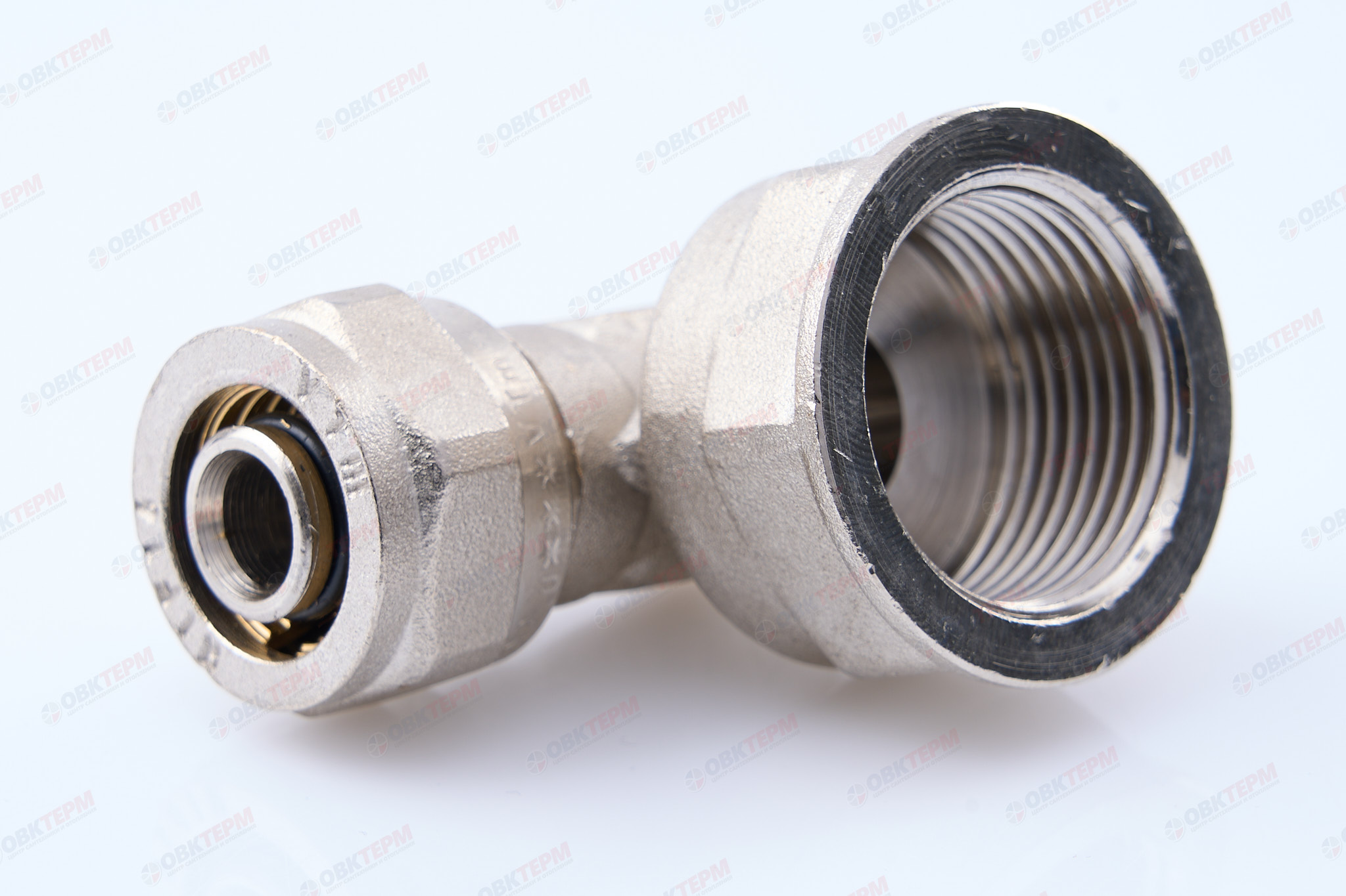 Угольник  обжимной   с переходом на вн. р.  Valtec 16 *  3/4"    (10уп/80ящ) - Изображение №1