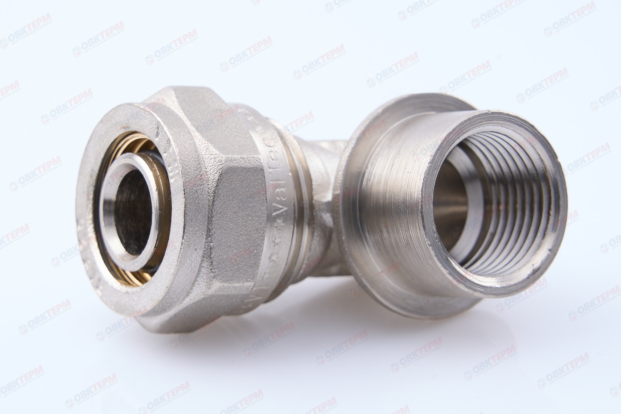 Угольник  обжимной   с переходом на вн. р.  Valtec 20 *  1/2"          (10уп/80ящ) - Изображение №1