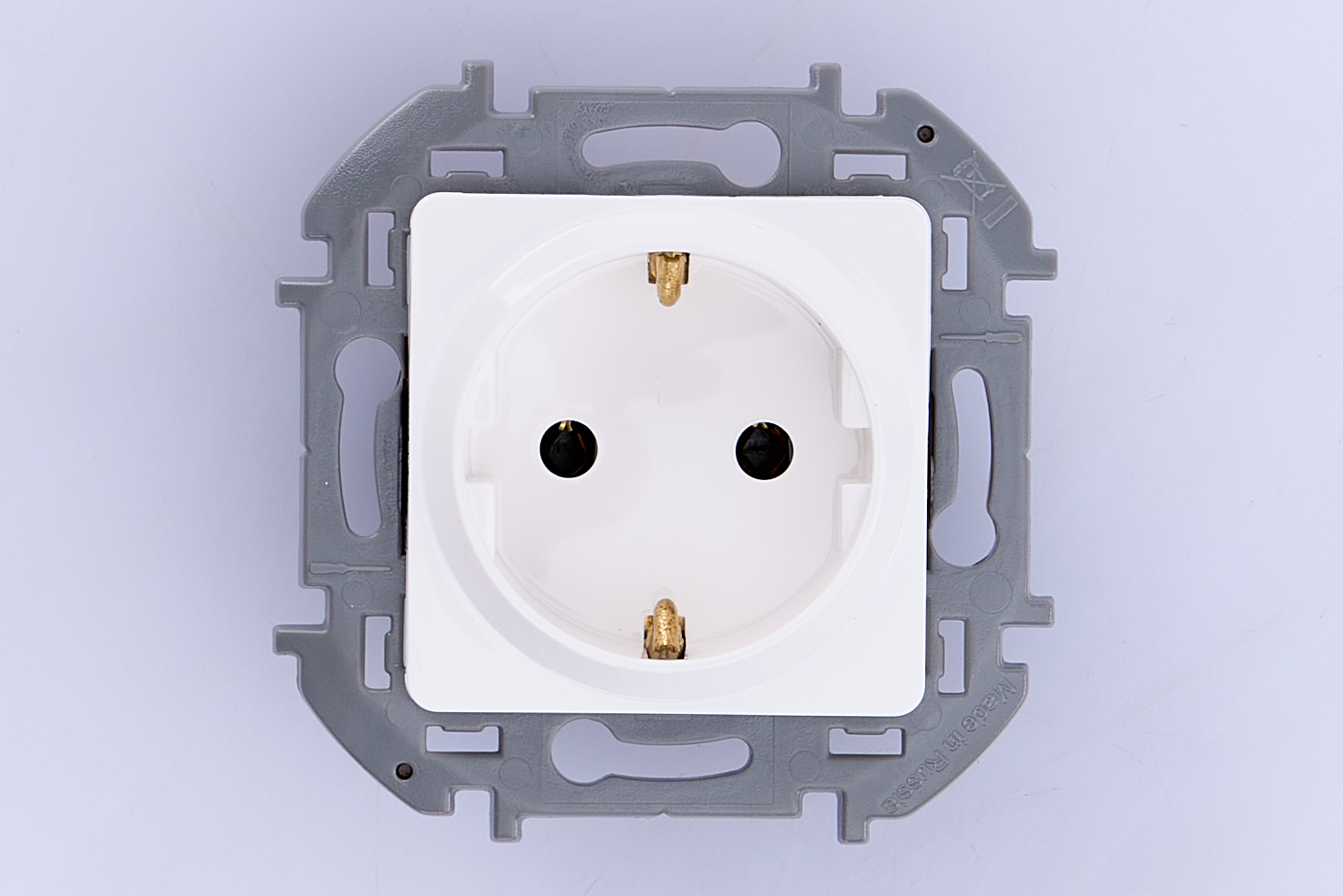 Розетка 1-м механизм с/з 16А IP20 250В 2P+Е Белый IEK Inspiria (Legrand) - миниатюра №6