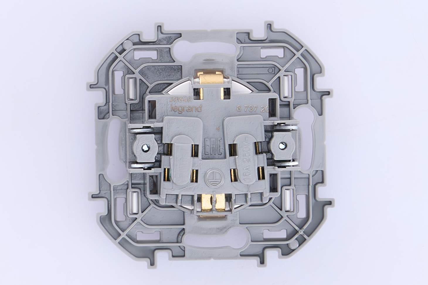 Розетка 1-м механизм с/з 16А IP20 250В 2P+Е Белый IEK Inspiria (Legrand) - миниатюра №7