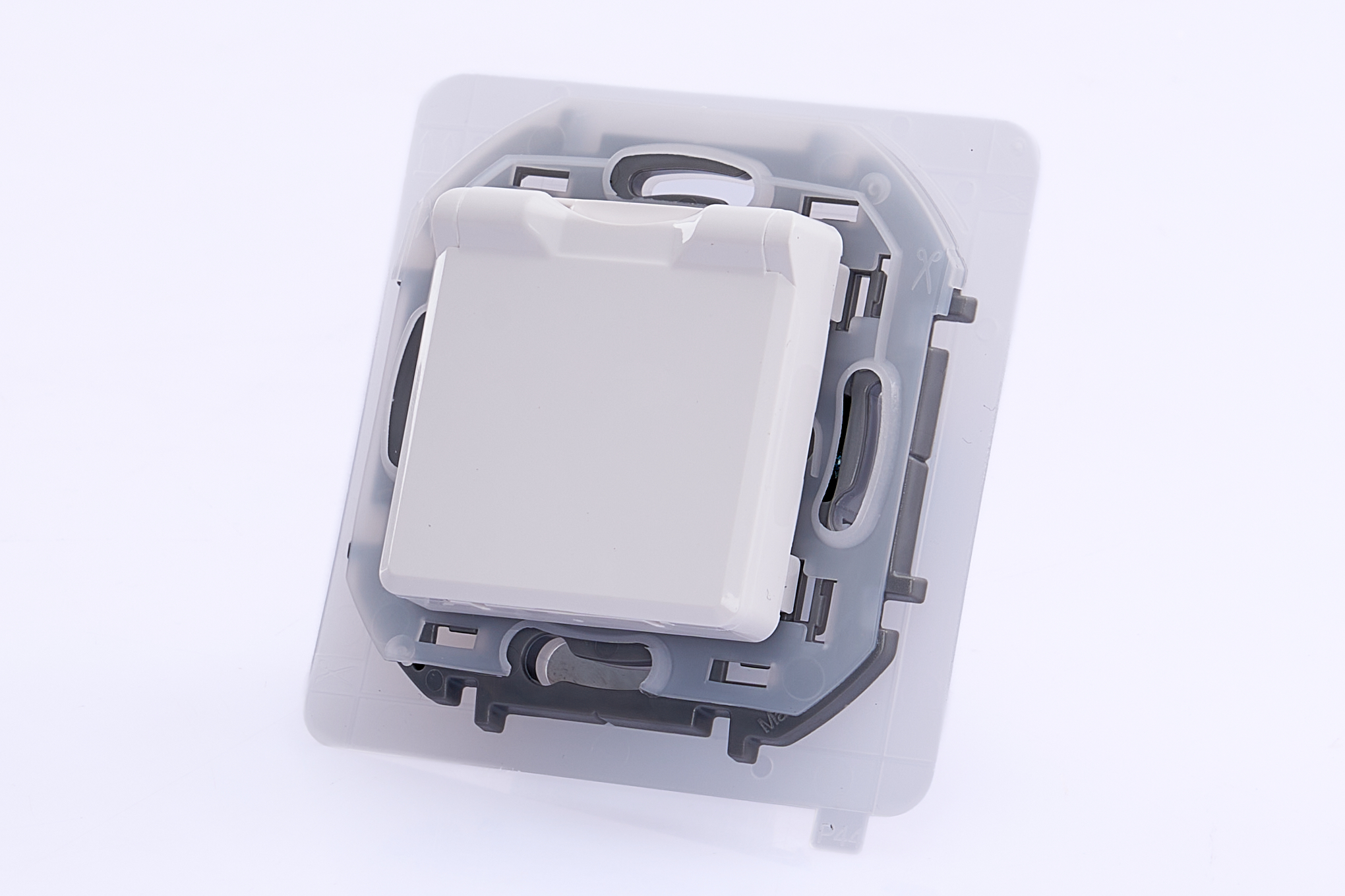 Розетка 1-м механизм с/з 16А IP20 250В 2P+Е защ.шторки с крышкой Белый IEK Inspiria (Legrand) - Изображение №2