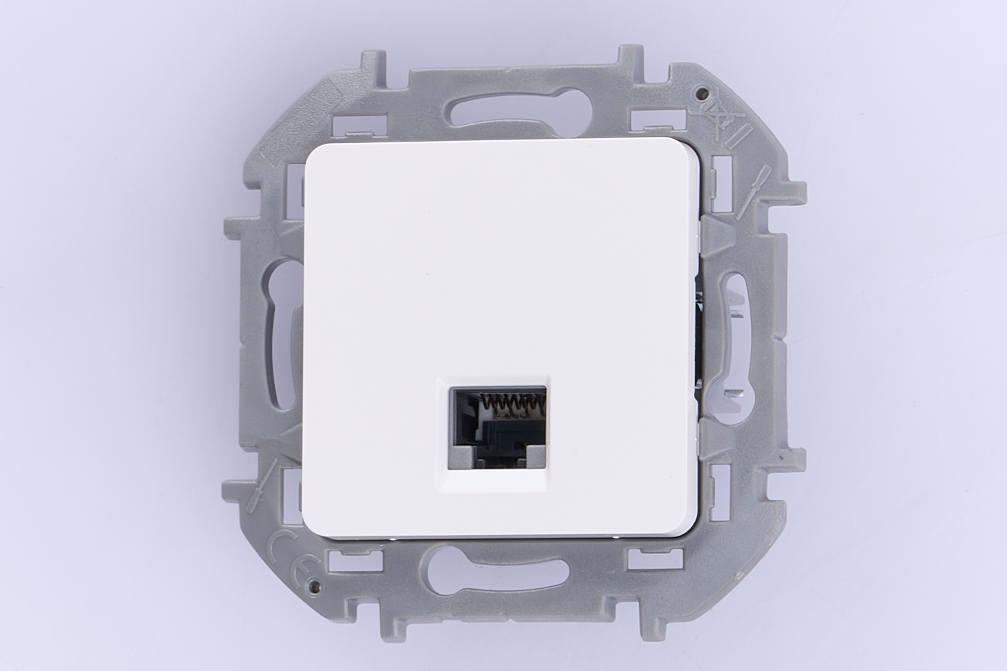 Розетка компьютерная RJ45 кат.5E UTP Белый IEK Inspiria (Legrand) - миниатюра №6