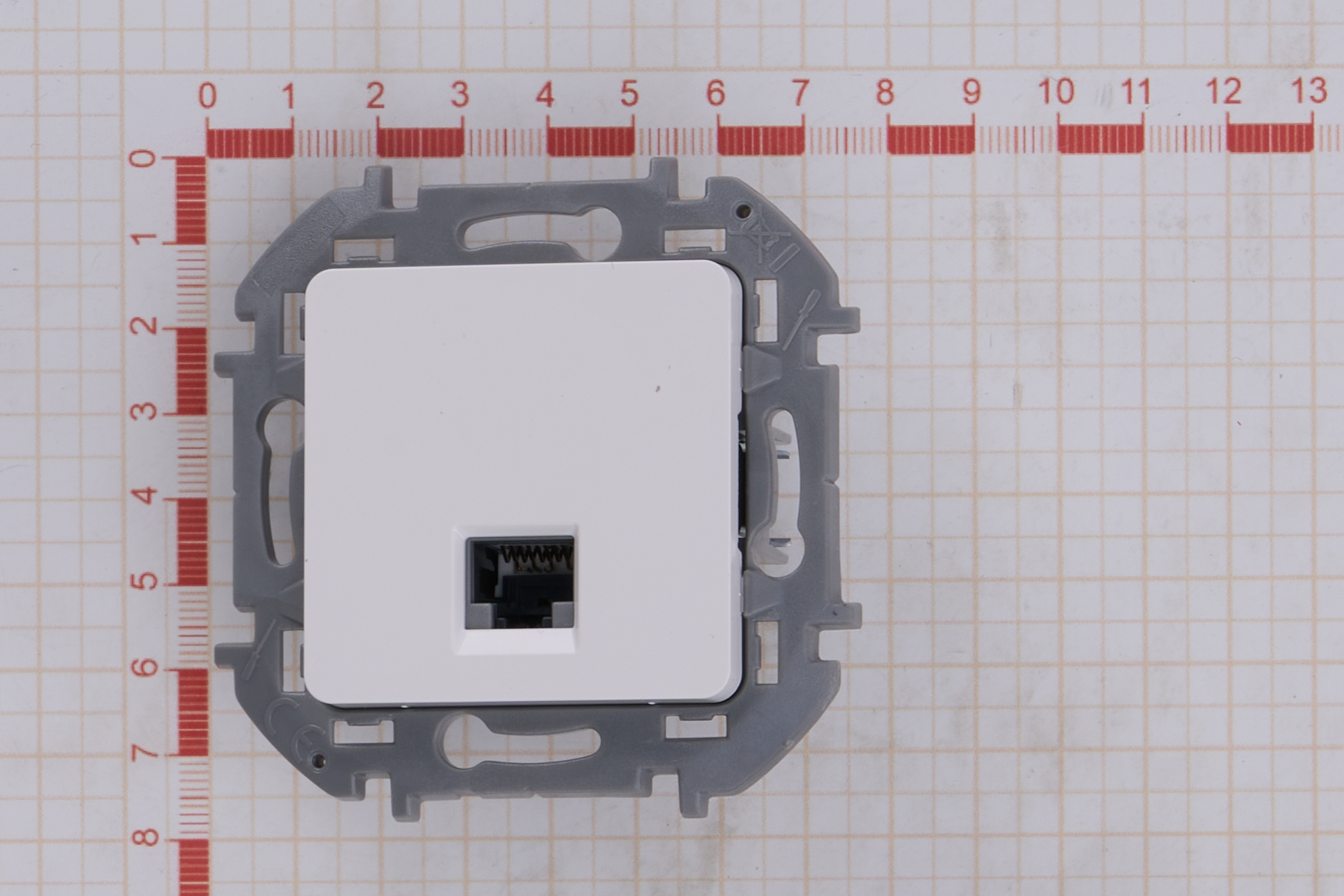 Розетка компьютерная RJ45 кат.5E UTP Белый IEK Inspiria (Legrand) - миниатюра №8