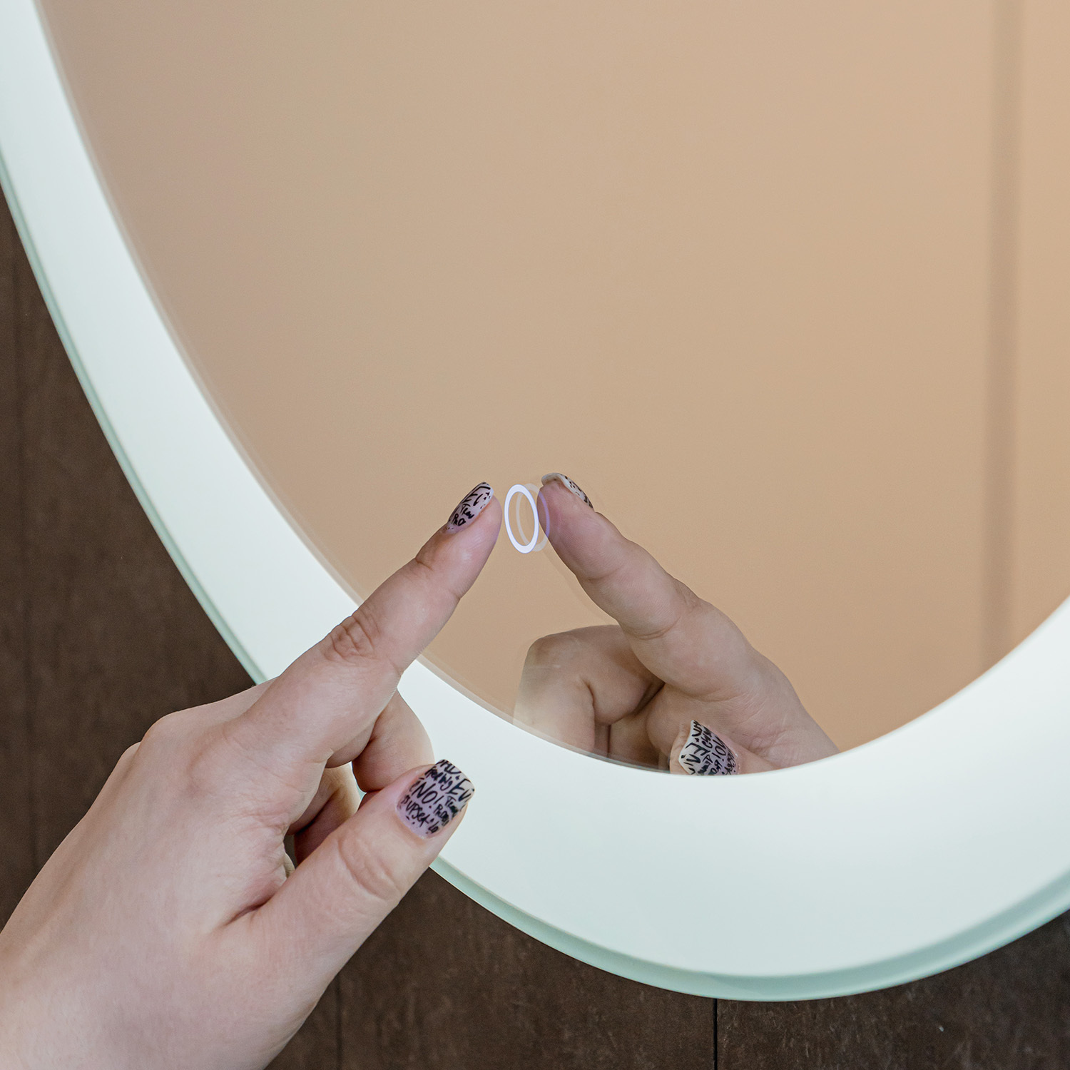Зеркало  650 круглое с подсветкой Перла (сенсорный выкл, холодный свет 6000К) Silver Mirrors - Изображение №3